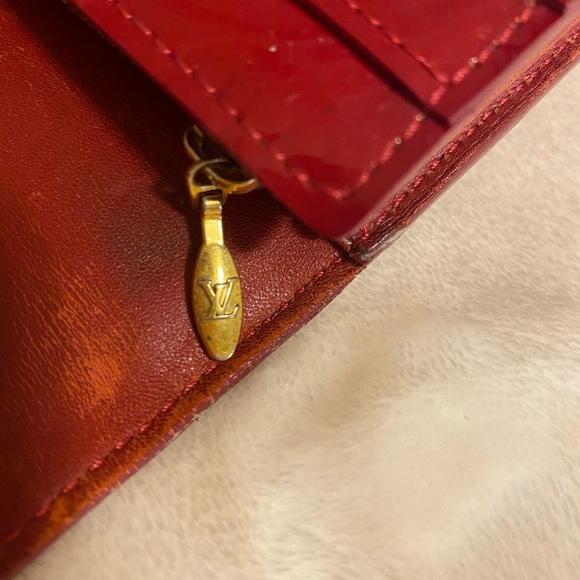 Authentic Louis Vuitton Vernis Sarah wallet. With COA - Picture 7 of 16